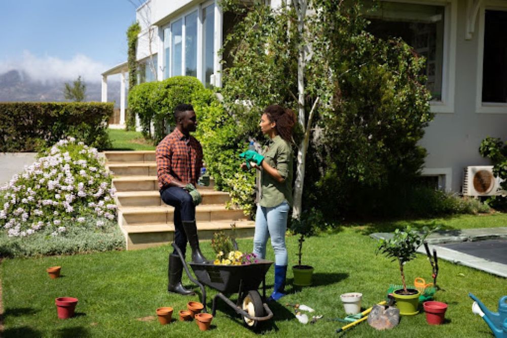 HOA Landscaping: What HOAs vs. Homeowners Are on the Hook For
