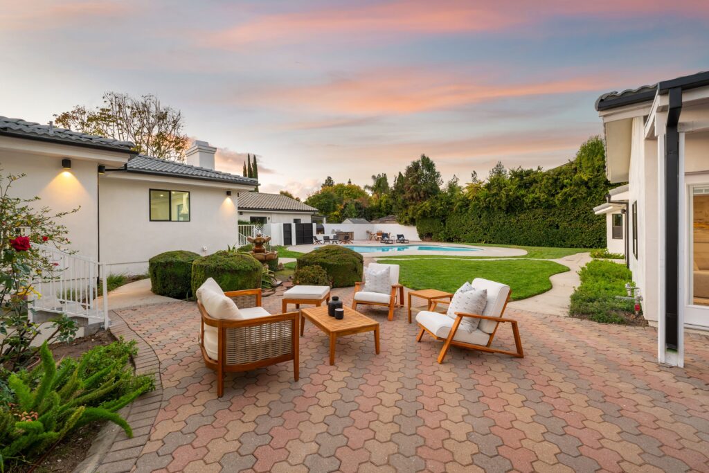 7 Reasons to Invest in a Custom Outdoor Living Space